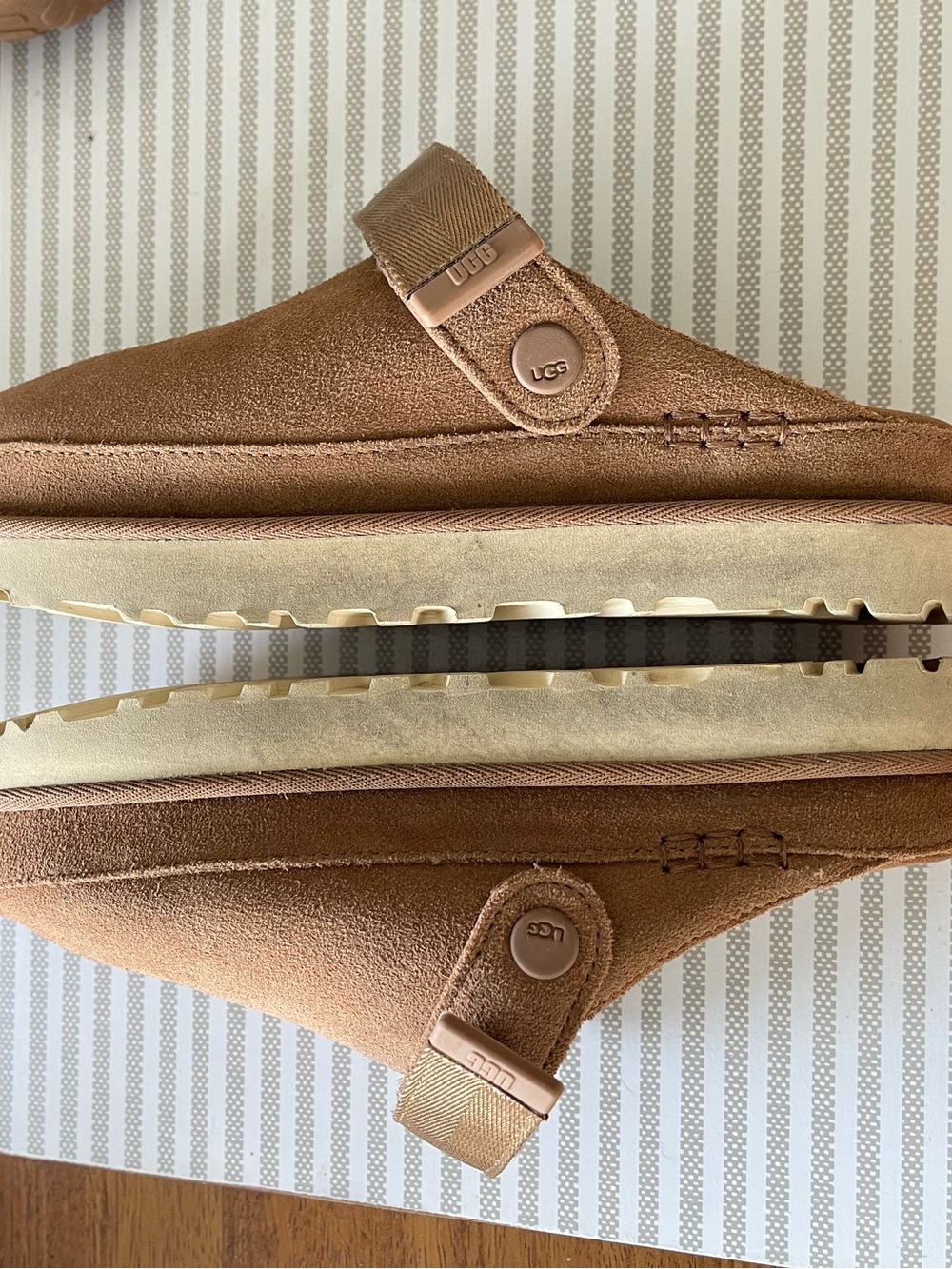 Ugg Goldenstar Clog - Chestnut - Picture 3 of 6